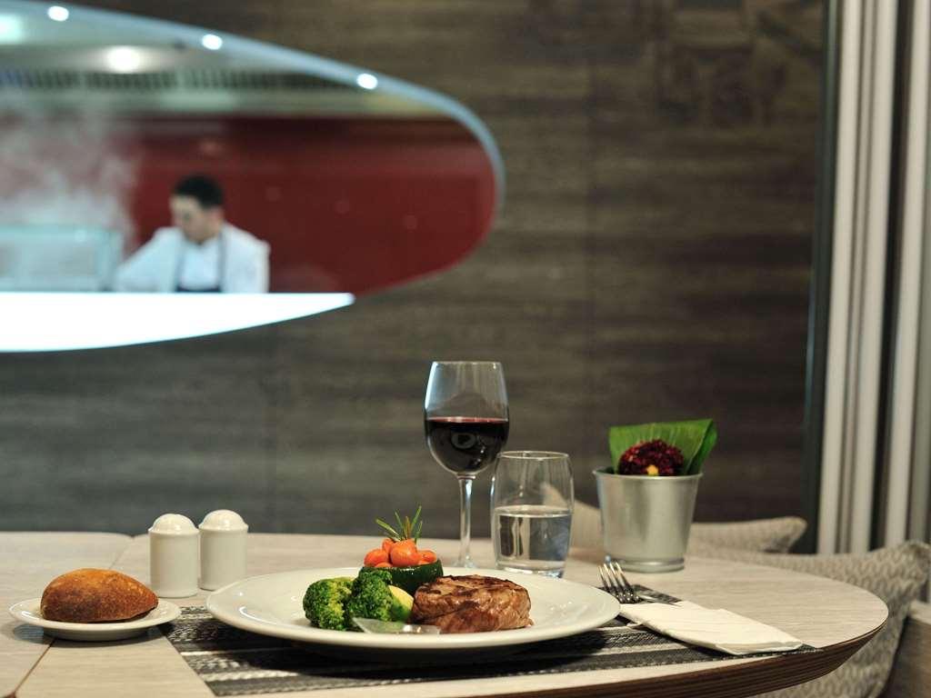 Hotel Ibis Casa Voyageurs 3*