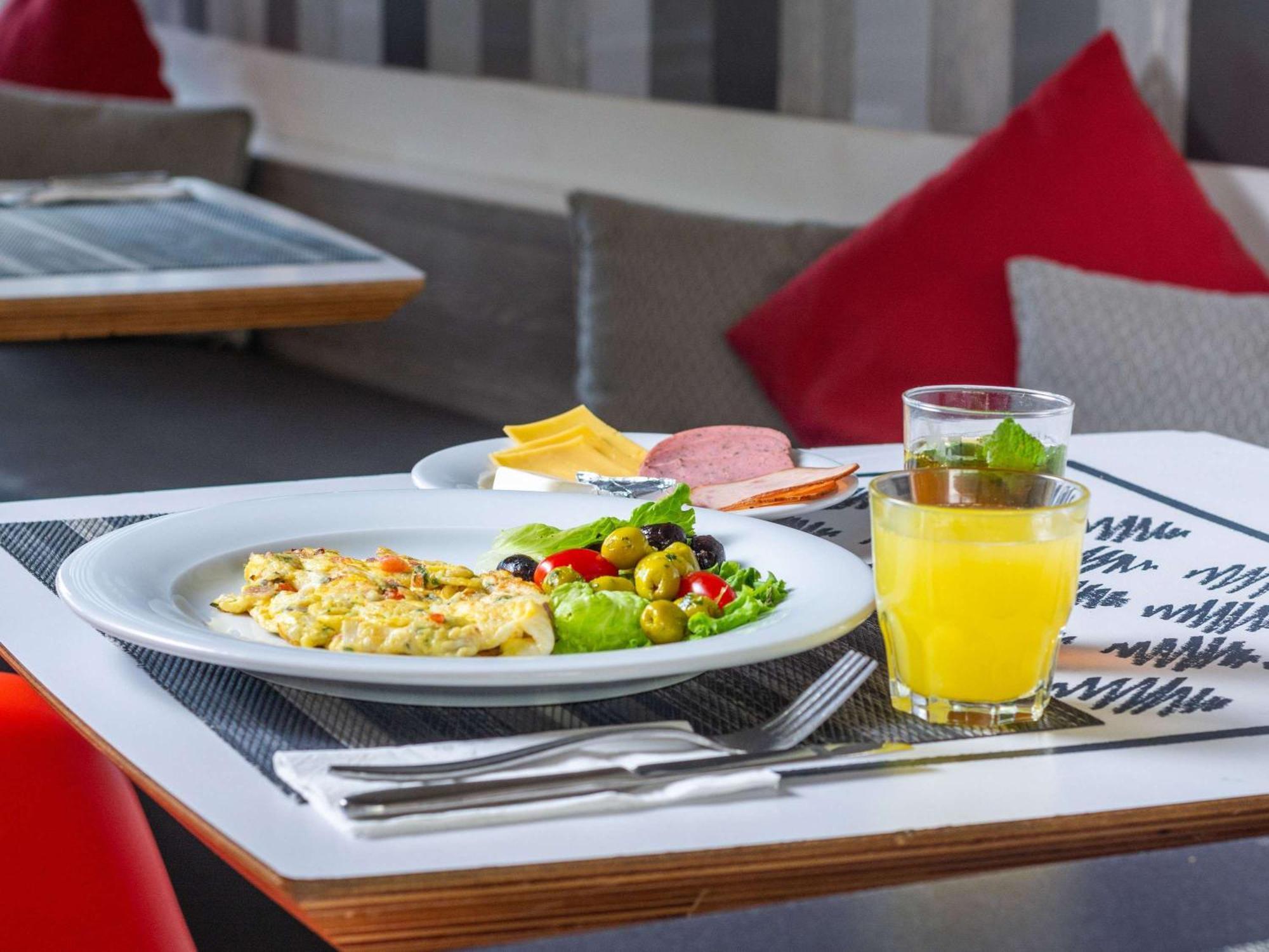 Ibis Casa Voyageurs Hotel 3*